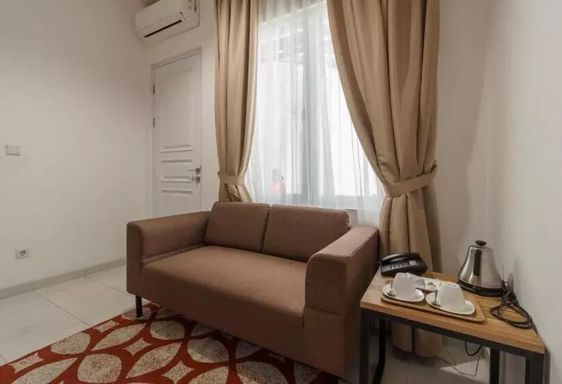 Majatalo Reddoorz Plus Near Exit Toll Puncak 2