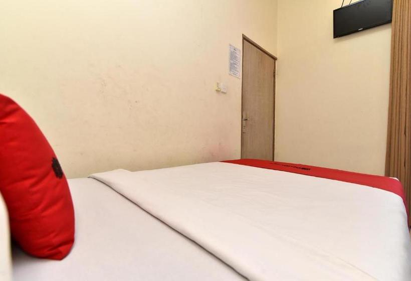 Отель Reddoorz @ Jalan Hayam Wuruk Denpasar