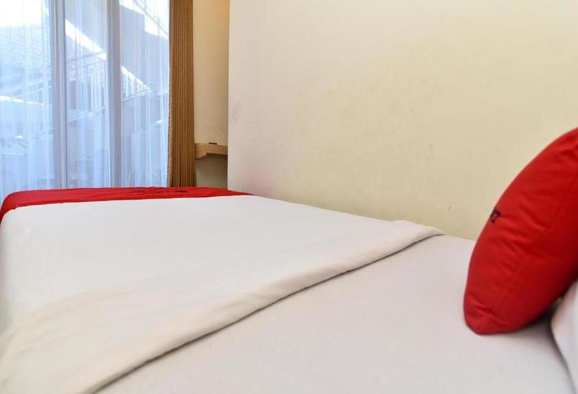 Отель Reddoorz @ Jalan Hayam Wuruk Denpasar