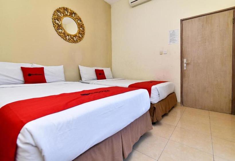 Отель Reddoorz @ Jalan Hayam Wuruk Denpasar