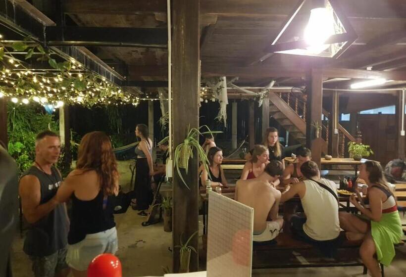 هاستل Nomadders Ha Giang