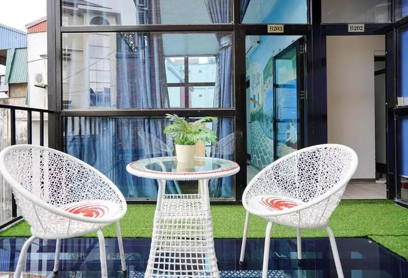 تختخواب و صبحانه Almor Hostel With Pool In Right Center