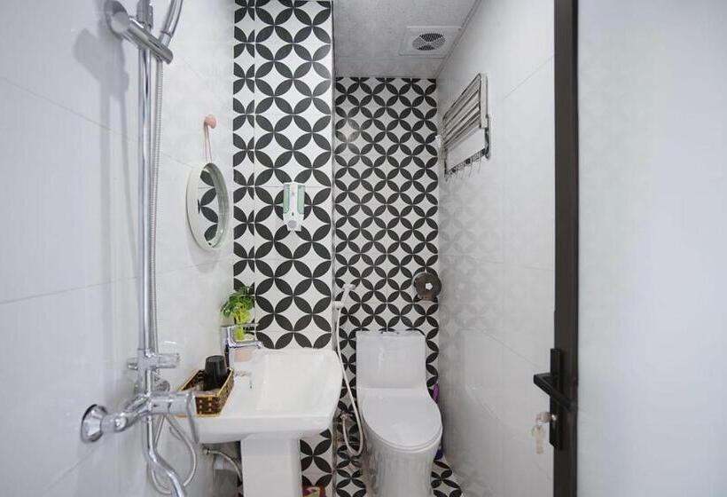 تختخواب و صبحانه Almor Hostel With Pool In Right Center