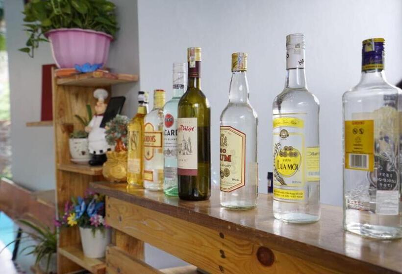 تختخواب و صبحانه Almor Hostel With Pool In Right Center