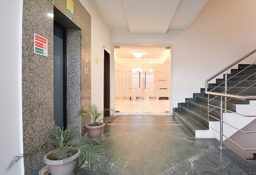 ホテル Capital O 37234 Reejas Inns  N  Suites