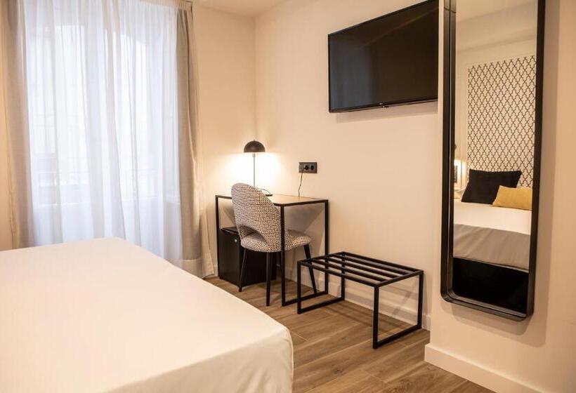 بنسيون Blanq Comedias