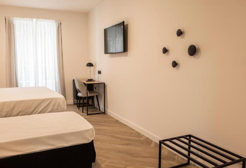 بنسيون Blanq Comedias