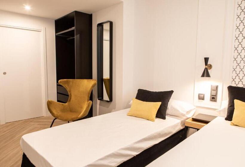 بنسيون Blanq Comedias