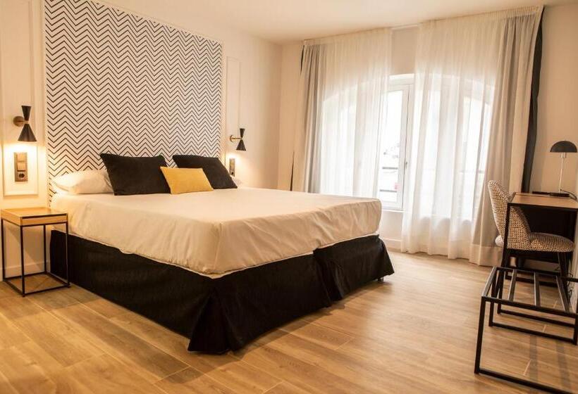 بنسيون Blanq Comedias