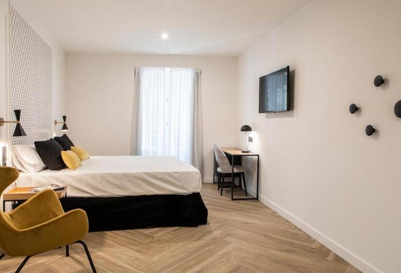 بنسيون Blanq Comedias