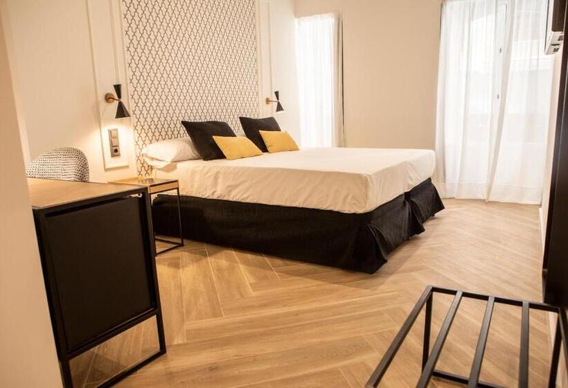 بنسيون Blanq Comedias