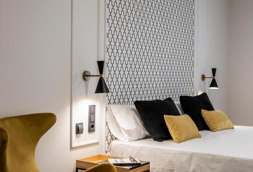 بنسيون Blanq Comedias