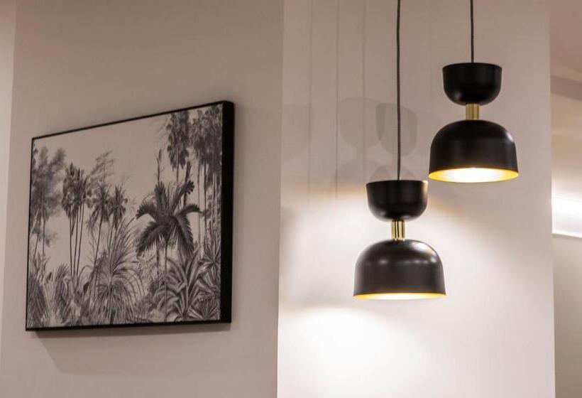 بنسيون Blanq Comedias