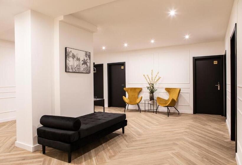 بنسيون Blanq Comedias