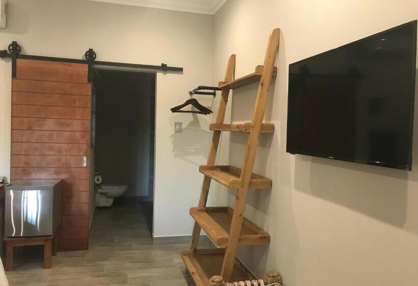 פנסיון Lowveld Living Guesthouse