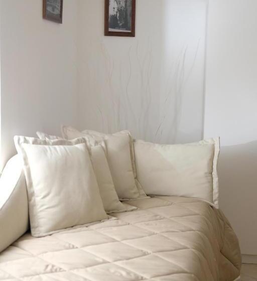 تختخواب و صبحانه Nicole House