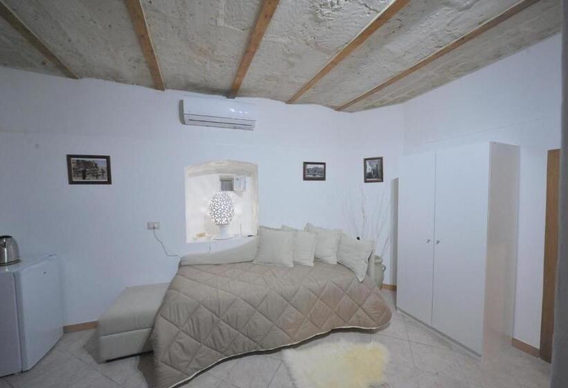 تختخواب و صبحانه Nicole House