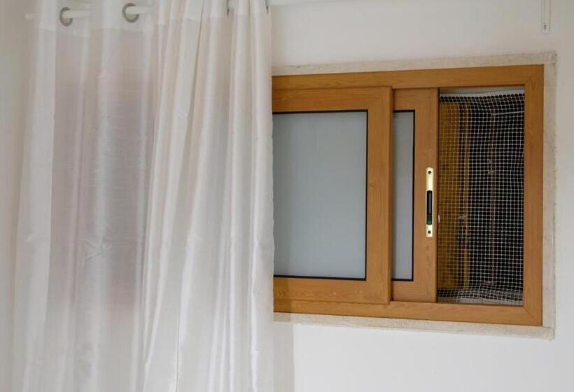 تختخواب و صبحانه Nicole House