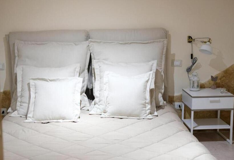 تختخواب و صبحانه Nicole House