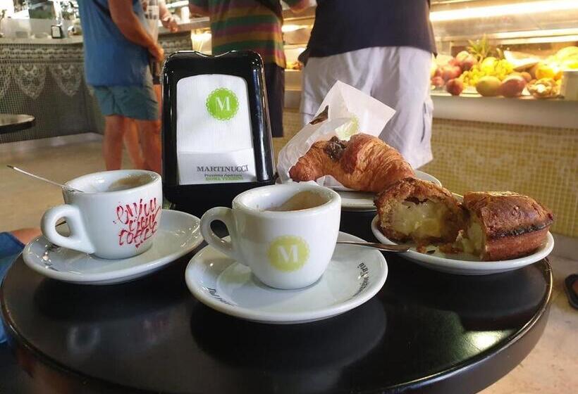 تختخواب و صبحانه Nicole House