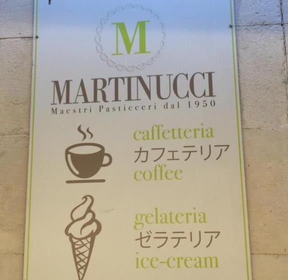 تختخواب و صبحانه Nicole House