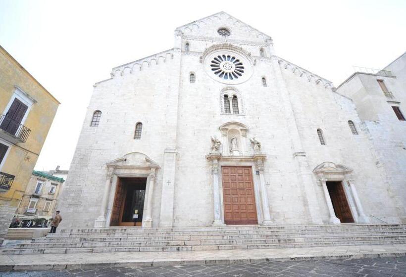 تختخواب و صبحانه Nicole House