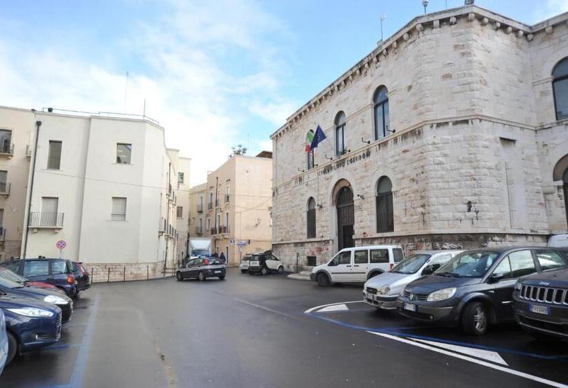 تختخواب و صبحانه Nicole House