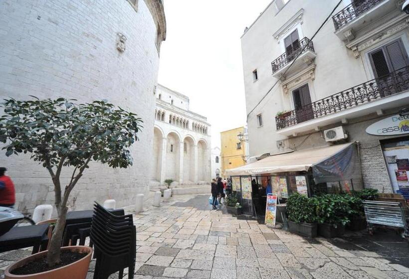 تختخواب و صبحانه Nicole House