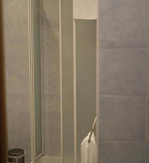 تختخواب و صبحانه Nicole House