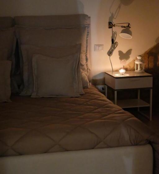 تختخواب و صبحانه Nicole House