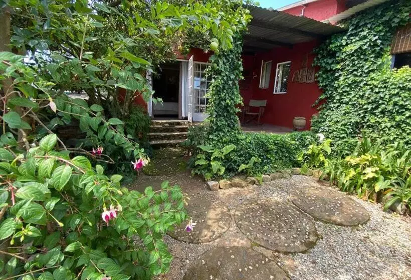 Majatalo Bohemian Garden Cottages