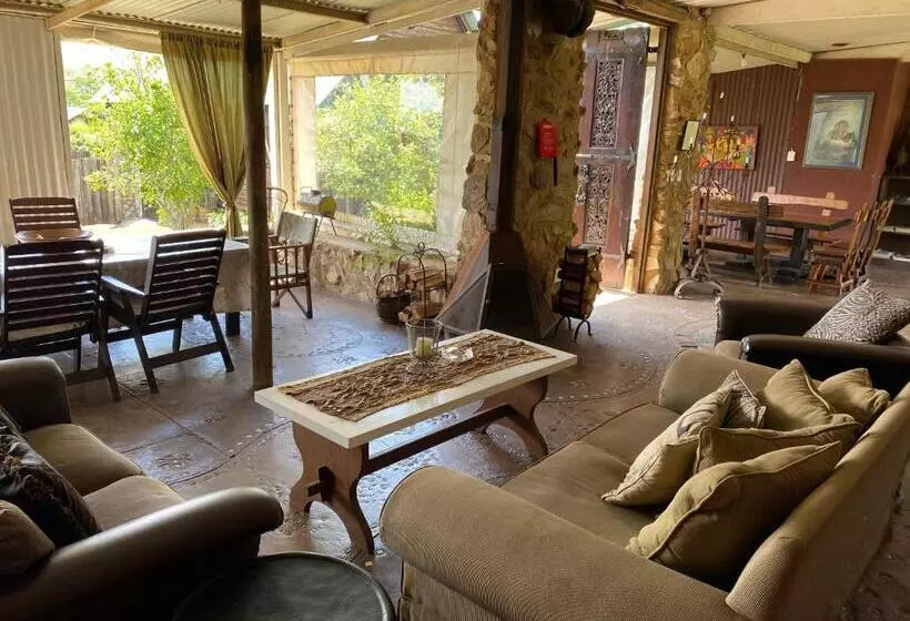 Majatalo Bohemian Garden Cottages