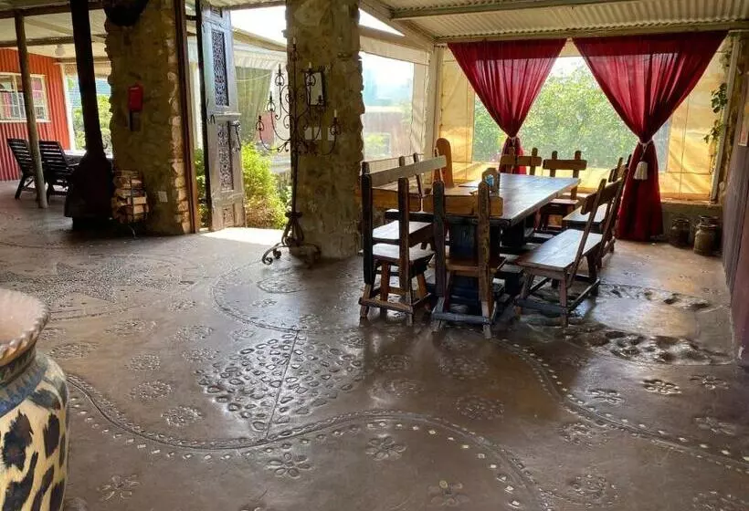 Majatalo Bohemian Garden Cottages