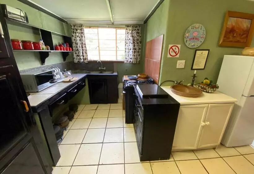 Majatalo Bohemian Garden Cottages