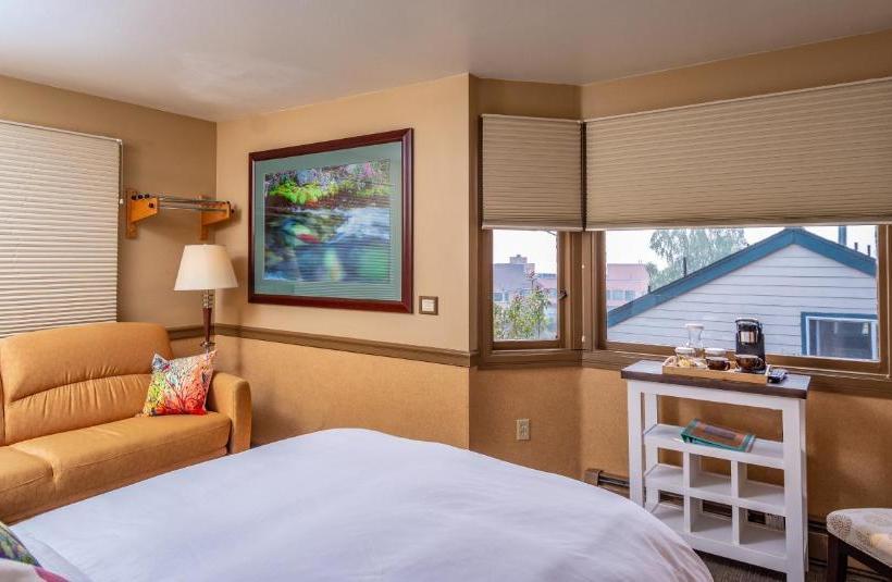 مبيت وإفطار Copper Whale Inn