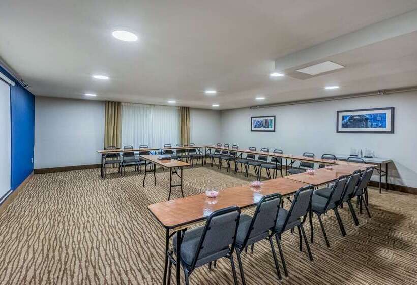 Отель Comfort Inn Charlotte Airport Uptown