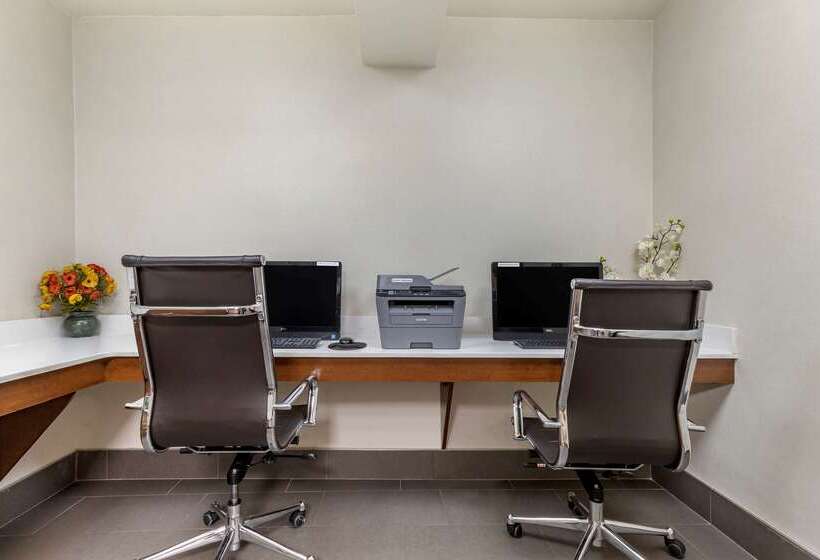 Отель Comfort Inn Charlotte Airport Uptown