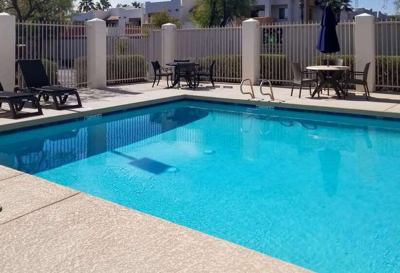 בית מלון כפרי Comfort Inn & Suites Tempe Phoenix Sky Harbor Airport