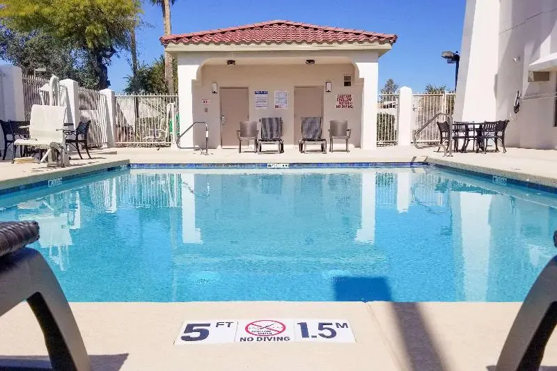 Hotelli Comfort Inn & Suites Tempe Phoenix Sky Harbor Airport