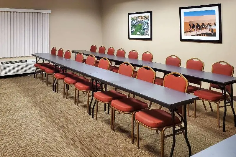 Hotelli Comfort Inn & Suites Tempe Phoenix Sky Harbor Airport