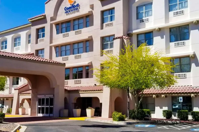 Hotelli Comfort Inn & Suites Tempe Phoenix Sky Harbor Airport