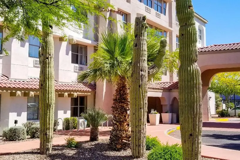 Hotelli Comfort Inn & Suites Tempe Phoenix Sky Harbor Airport