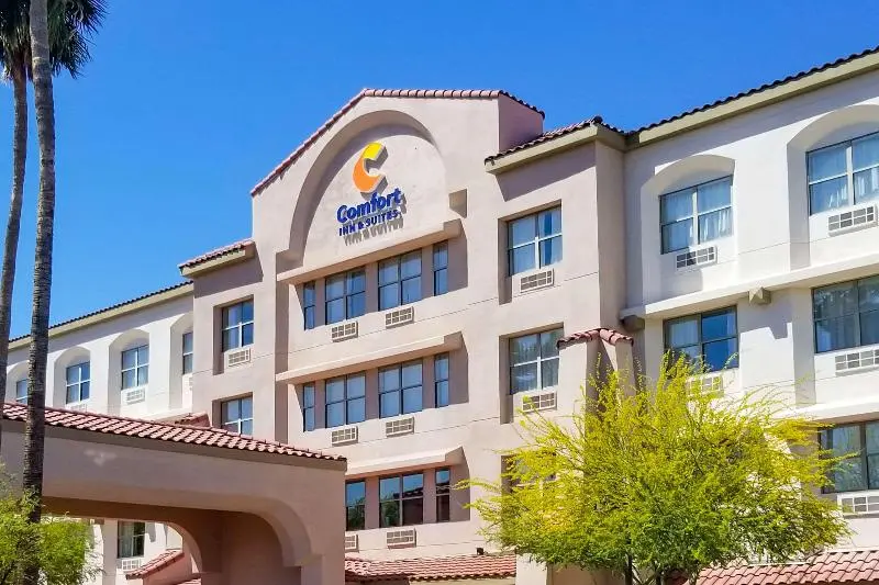 Hotelli Comfort Inn & Suites Tempe Phoenix Sky Harbor Airport