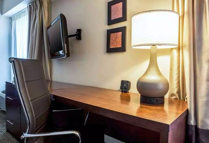 ホテル Comfort Suites At Woodbridge