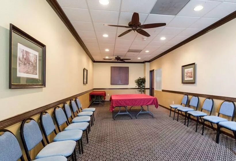 Hotelli Comfort Suites Bush Intercontinental Airport