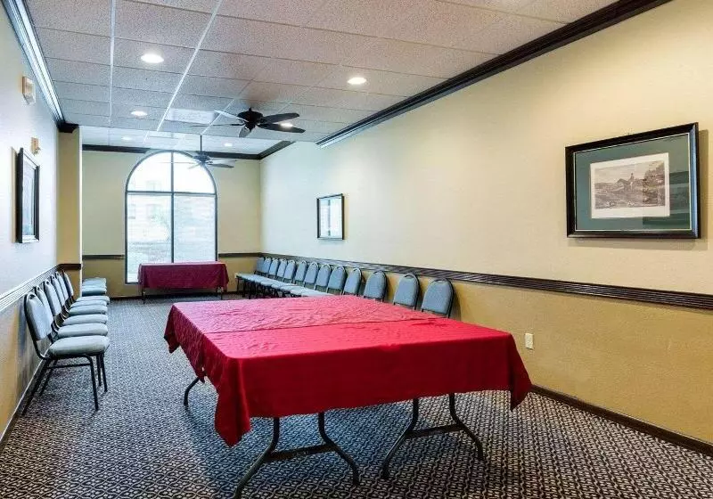 Hotelli Comfort Suites Bush Intercontinental Airport