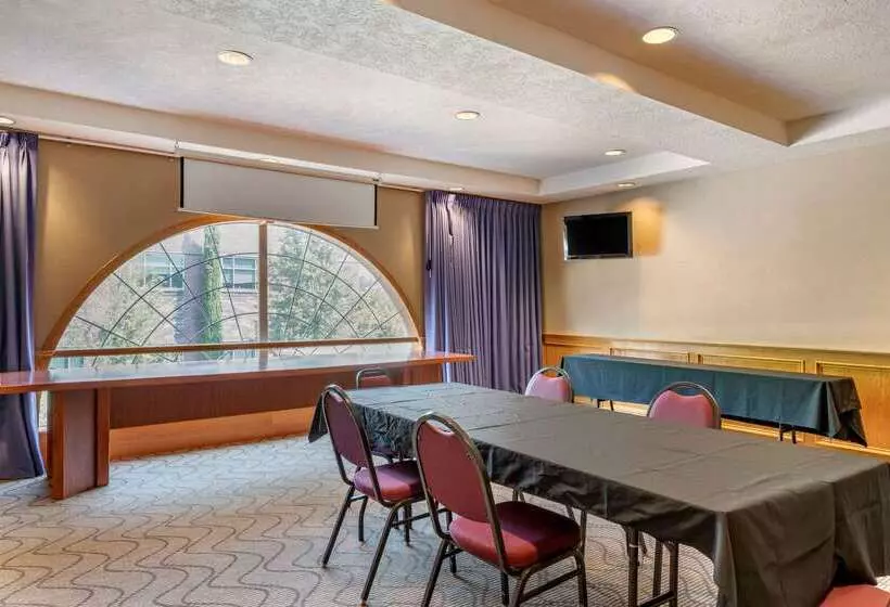 هتل Comfort Suites Salem