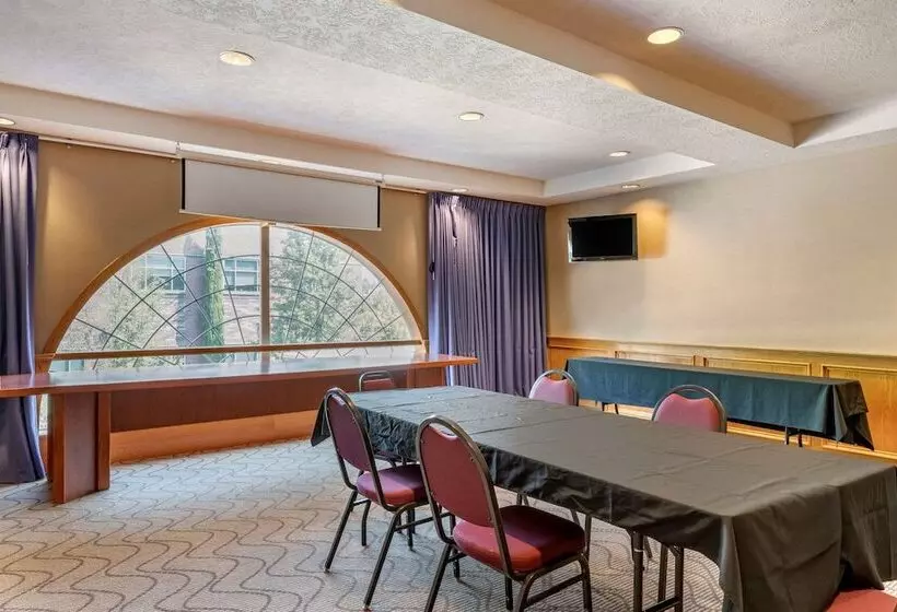 هتل Comfort Suites Salem