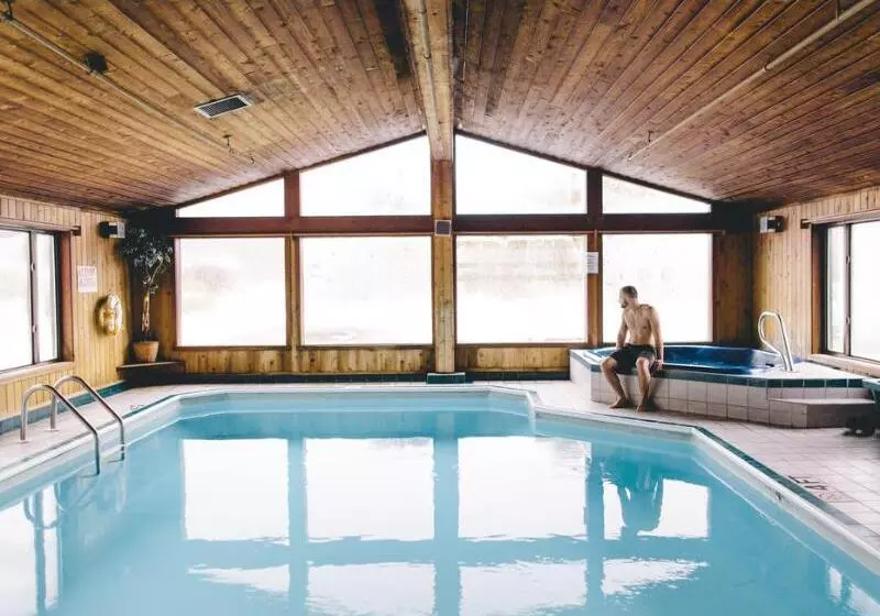 호텔 Commodores Inn