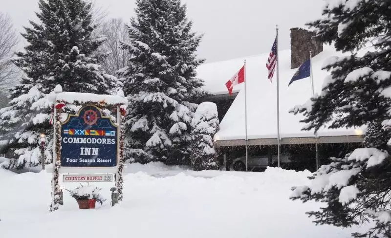 호텔 Commodores Inn